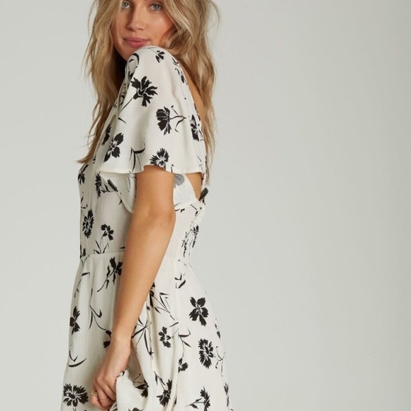 Billabong Black and White Flutter Sleeve Dress - Picture 6 of 7